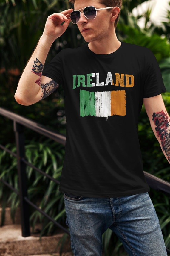 Men's Ireland T Shirt St. Patrick's Day TShirts Ireland Flag Grunge Graphic Tee Irish Pride Gift Idea St Pattys For Men Or Women Unisex Tee