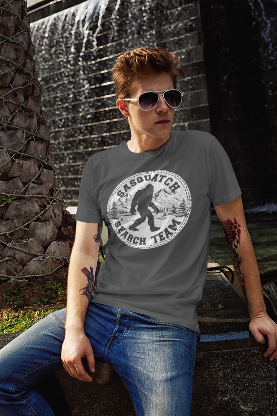 Men's Sasquatch Shirt Search Team Grunge Graphic Tee Bigfoot Hunt Research Cryptozoology Gift Unisex Men