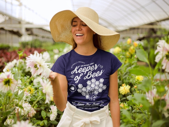 Women's Keeper Of Bees T-Shirt Beekeeper Gift Idea Tee Honeycomb Shirt