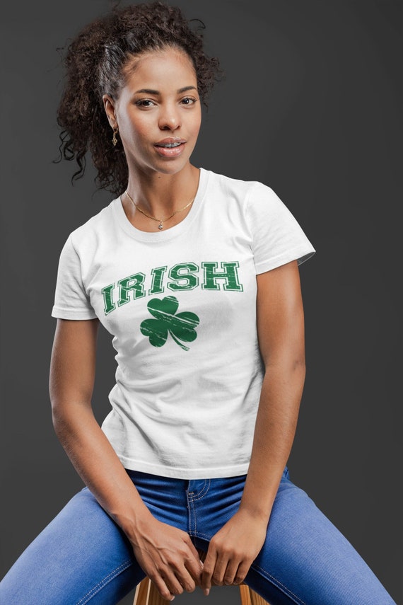 Women's Irish Shirt St. Patrick's Day TShirts Grunge Clover Graphic Tee Irish Gift Idea St Patty's 3 Leaf Clover For Ladies Woman