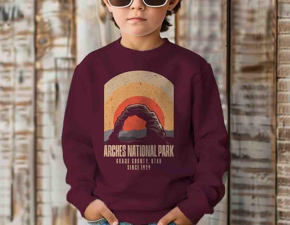 Kids Arches National Park Sweatshirt Rock Stone Canyon Hiker Crewneck Pullover Gift Idea Him Travel Tour Tourist Unisex Grunge 1920