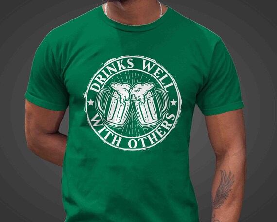 Men's Funny St. Patrick's Day Shirt Drinks Well With Others Drinking Tee Beer Party Group Holiday Beer Alcohol St Pattys Unisex Man Gift