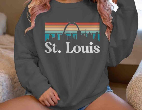 Men's St. Louis Sweatshirt MO Shirt Skyline City Missouri Pullover Crewneck Gift Travel Tour Gift Tourist Graphic Tee Sky State City Midwest