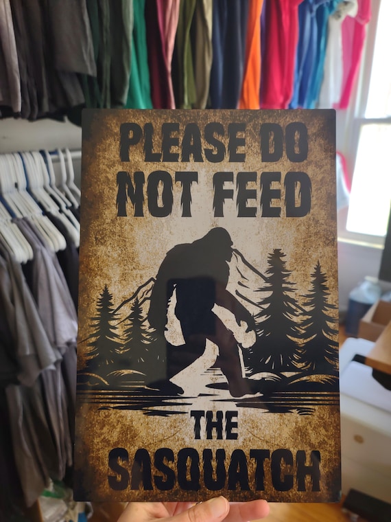 Bigfoot Sign Bigfoot Do Not Feed Vintage 8x12 Rusty Metal Sasquatch Gift Idea Cryptid Bigfoot Aluminum Wall Decor Sasquatch Camping Camp