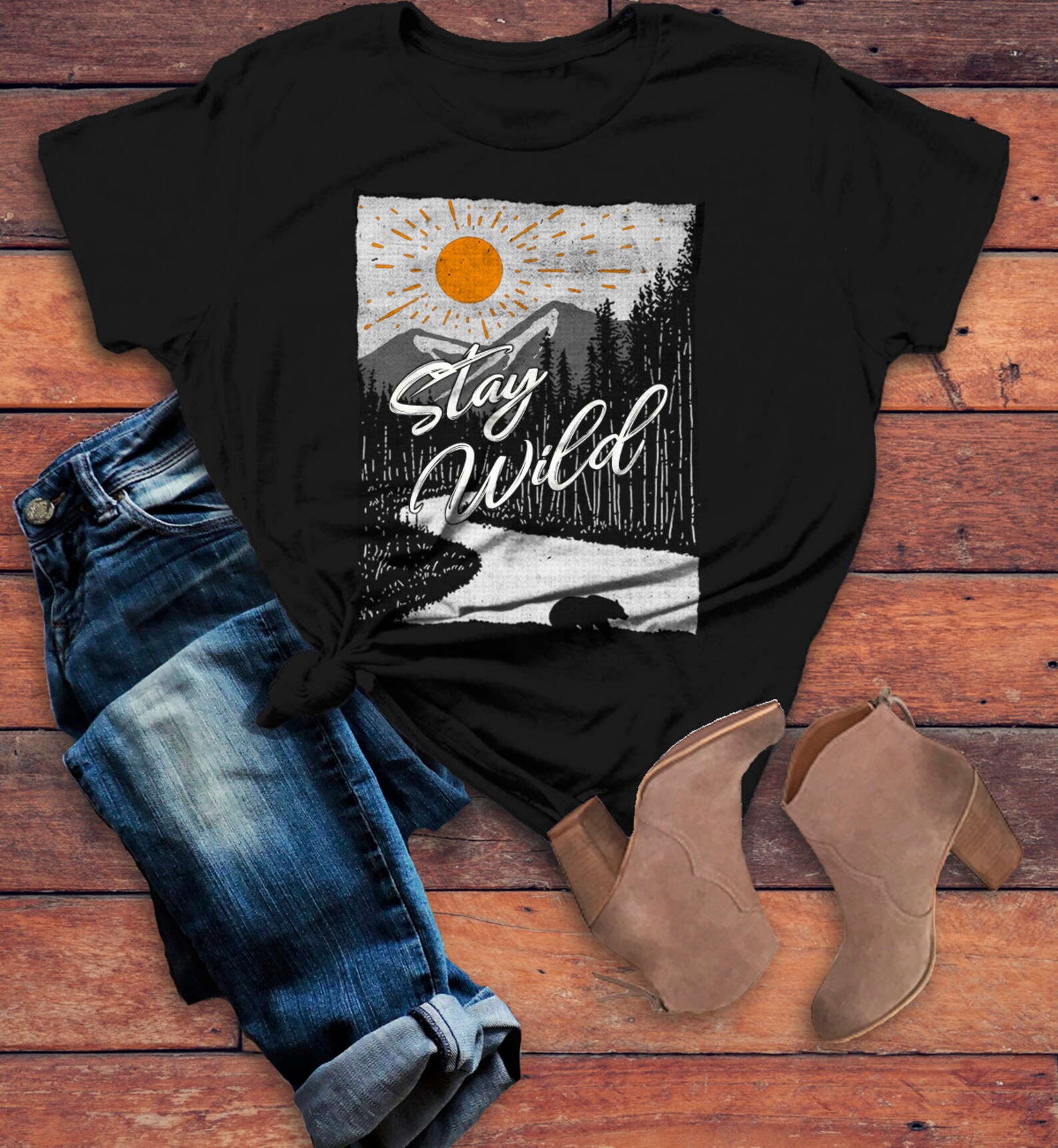 T-Shirt - In the heart of the wild, friendship stands tall