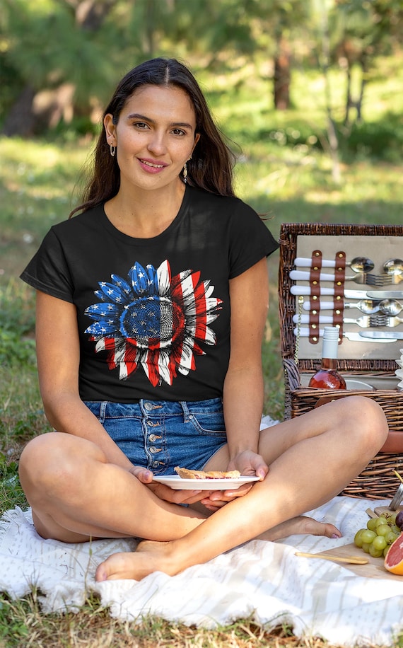 Women's American Flag Sunflower T-Shirt 4th July Shirt Boho America Shirts Memorial Day Shirt Patriotic Sunflower Shirt