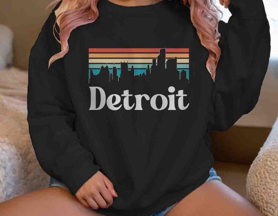 Men's Detroit Sweatshirt MI Shirt Skyline City Michigan Pullover Crewneck Gift Travel Tour Gift Tourist Graphic Tee Sky State City Auto Car