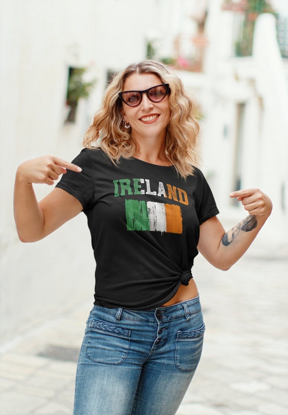 Women's Ireland T Shirt St. Patrick's Day TShirts Ireland Flag Grunge Graphic Tee Irish Pride Gift Idea St Pattys Day For Ladies