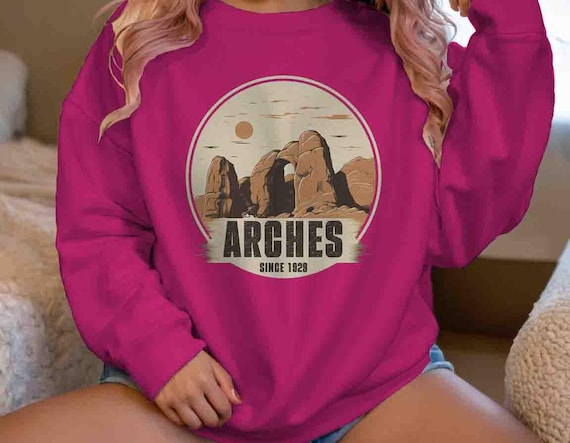 Men's Arches National Park Sweatshirt Rock Stone Vacation Hiker Crewneck Pullover Gift Idea Him Travel Tour Tourist Unisex Grunge 1920