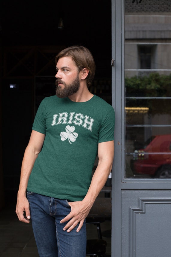 Men's Irish Shirt St. Patrick's Day TShirts Grunge Clover Graphic Tee Irish Gift St Patty's 3 Leaf Clover For Men Or Women Unisex Tee