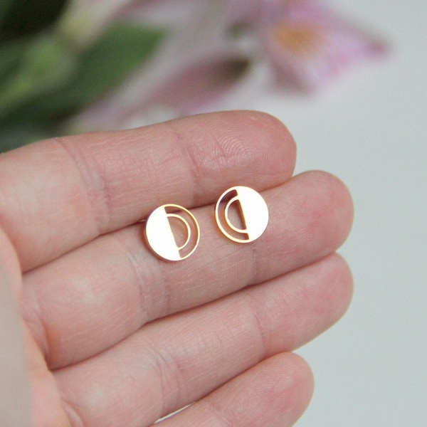 Fun Circle Earrings, Circle studs, Circle Earrings, Gold Circle Earrings, Minimalist Gold Jewelry, Simple Modern Jewelry