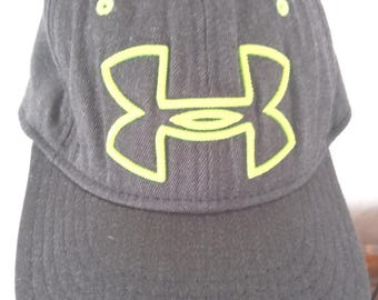 Vintage Under Armour Cloth size Large black green embroidered