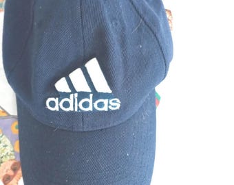 Correa trasera ajustable bordada de tela azul Adidas vintage