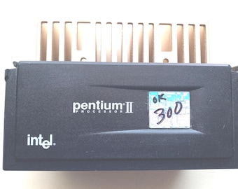 Vintage Pentium 2 CPU 300 MHz Slot 1 SL2HA