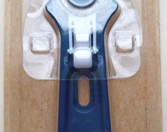 Rotary Cutter with a 28mm cutting diameter for Crafts