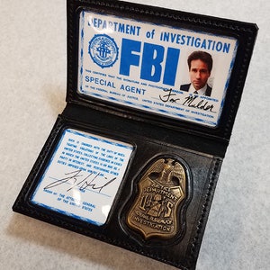 X-Files Prop Mulder or Scully Wallet with badge & ID hanger - SCREEN ACCURATE