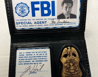 X-Files OPENING CREDITS prop Mulder or Scully ID wallet with badge