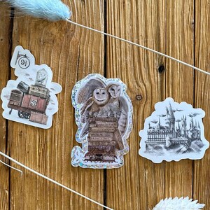 Wizard Magic World Stickers - Pegatinas Holográficas Mágicas, Castillo Blanco y Negro, Maletas con Búho y Plataforma 9