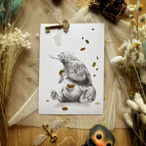 Wizard Magic World Print A5 Postkarte – Phantastische Tierwesen, The Niffler Teddy mit Gold – Newt Scamander Niffler