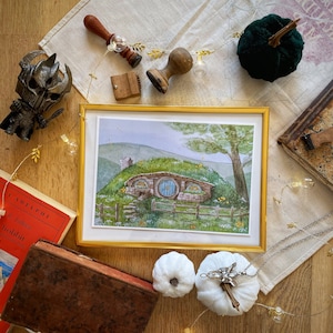 LOTR Magic World Print A5 Postkarte - The Shire - Bilbo e Frodo Beggins Haus - Hobbit mit Goldeinlage
