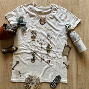 T-shirt en coton bio Wizard Magic World - Herbologie - Herbier, plantes magiques et insert doré - mandragore - école de magie + carte postale A5