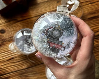Adorno navideño de bola de mago del mundo mágico: castillo de la escuela de magia, pueblo nevado, tren expreso, escuelas con nieve