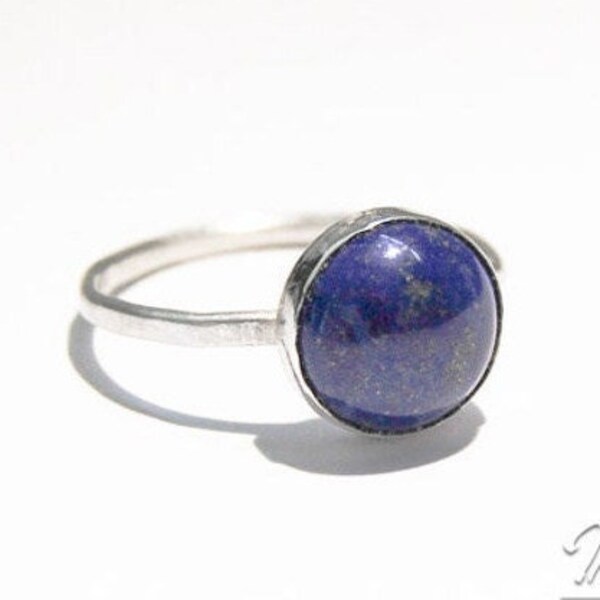 Handmade Lapis Lazuli ring, sterling silver, hammered ring, blue stacking ring, 10mm cabochon