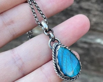 Labradorite Pendant Necklace Silver – Blue Flash Gemstone Jewelry – Handmade Boho Crystal Necklace – Spiritual Gift for Her
