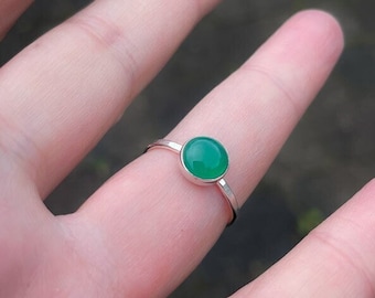 Handmade Green Onyx ring, sterling silver, stacking ring, green ring, plain bezel, 8mm gemstone