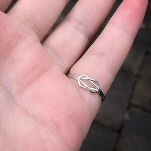 Handgemaakte Zilveren Knoop Ring – Minimalistische Sterling Zilver Stapelring, Cadeau voor Haar