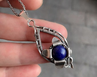 A beautiful handmade Lapis Lazuli pendant, oxidized sterling silver, 10mm cabochon, wire pendant, flower pendant