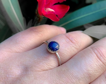 Handmade sterling silver Lapis Lazuli ring, 8mm cabochon, serrated bezel, hammered band, blue ring