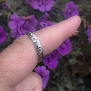 Sterling silver engraved leaf pattern ring, 4mm ring, handmade ring, silver band ring, floral stacking ring, knuckle ring