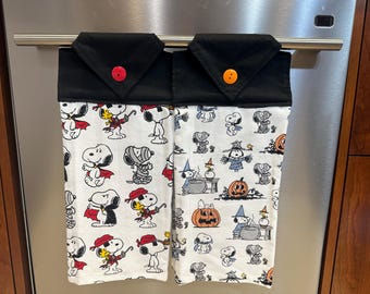 Peanuts, Peanuts Halloween, Peanuts Halloween towel, Charlie Brown, Snoopy, Lucy, Linus, Happy, pumpkin, Trick or treat, ghost, Boo