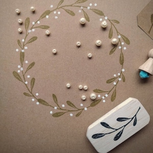 Leaf wreath, mistletoe, hand-engraved stamp set, loop, gift tag