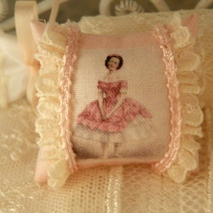 Melody Jane Dolls Houses Miniatura per Casa delle Bambole 1:12 Giardino Spiaggia Mobili Blu a Righe Pieghevole Sedia a Sdraio