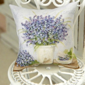 Cojín en miniatura a escala 1/12 para casa de muñecas