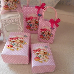 miniature collection of bags and boxes scale 1/12