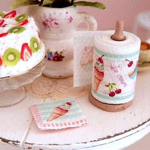 dollhouse miniature paper towel roll 1/12 , 1/6 scale