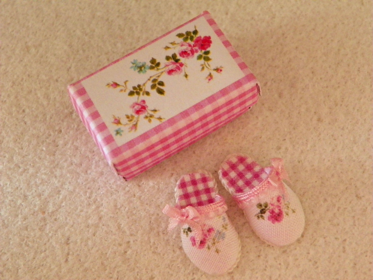 DOLLHOUSE Miniatures 1:12 Scale Miniature YELLOW Terry Slippers w/Tiny Rosette 
