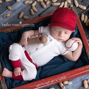 Lil' Slugger // Newborn Photography // Baby's First Photoshoot // Photography Prop