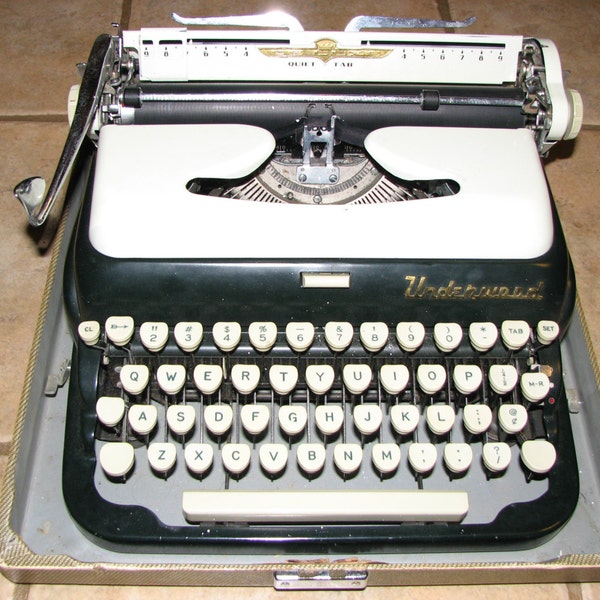 1955 Underwood Typewriter - De Luxe Edition - RESERVED FOR CHERYL