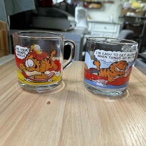 Set of 2 Vintage Garfield Mugs – 1980s Comic Coffee Cups – Funny Cartoon Cat Humor
