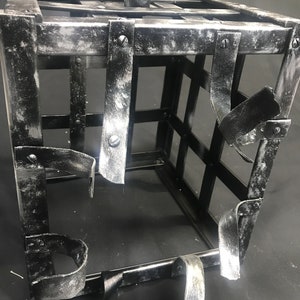 Head cage