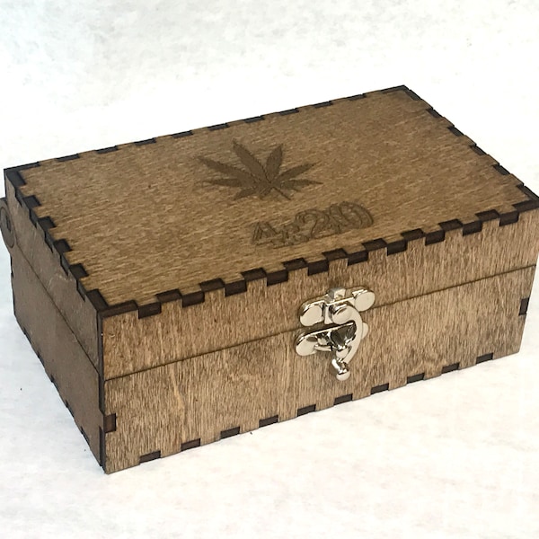 Scatola portaoggetti in legno con foglie di marijuana incisa personalmente, vaso Mary Jane, erbaccia smussata
