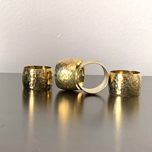 Set of 4 Vintage Brass Napkin Rings – Gold-Tone Metal – Mid Century Table Decor – Hostess Gift