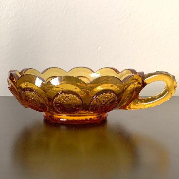 Fostoria amber coin glass bowl with handle and scalloped edge. Excellent vintage condition, 20th century collectible glass.