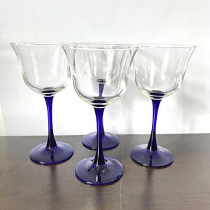 Americana Blue wine glasses by Cristal D&#39;Arques-Durand. Set of four with clear bowls, cobalt blue stems, excellent condition.