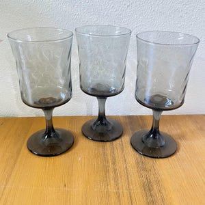 Vintage Libbey Smoke Gray Optic Swirl Goblets – Set of 3 – 12 oz Mid-Century Wine Glasses