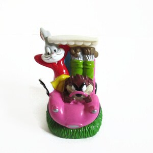 Tasmanian Devil Driving Pink Golf Cart Bugs Bunny Passenger 1998 Warner Bros. European Toy